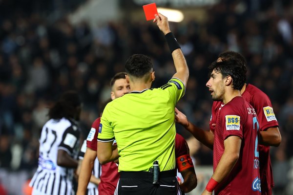 Selanik derbisinde PAOK, yerel rakibi İraklis'i 2-1 yendi; VAR kararları tartışma yarattı