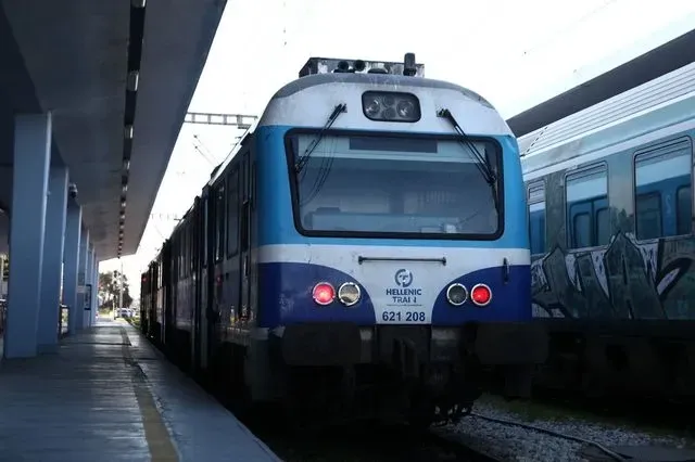 Yunanistan'da tren ve banliyö seferleri cuma günü 24 saatlik grev nedeniyle duracak