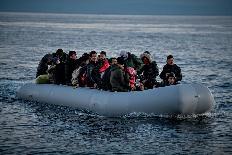 Girit'te 62 kişi kurtarıldı, 421 göçmen Samos'a nakledilecek