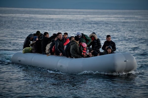 Girit'te 62 kişi kurtarıldı, 421 göçmen Samos'a nakledilecek